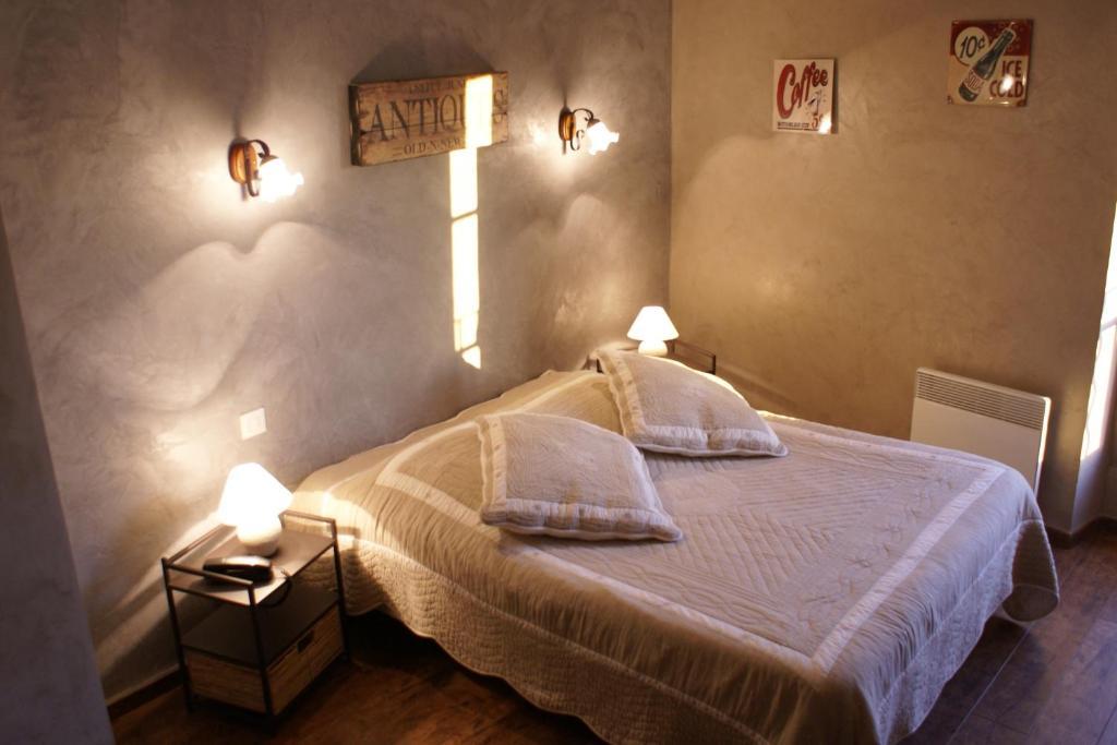 Hotel Le Crillon Murs  Zimmer foto
